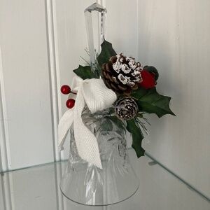 Vintage 90s crystal bell w/xmas embellishment